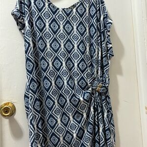 Blue and white t shirt blouse